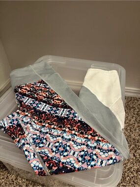 Athleta 3/4 Leggings - Gray & Multicolor Print